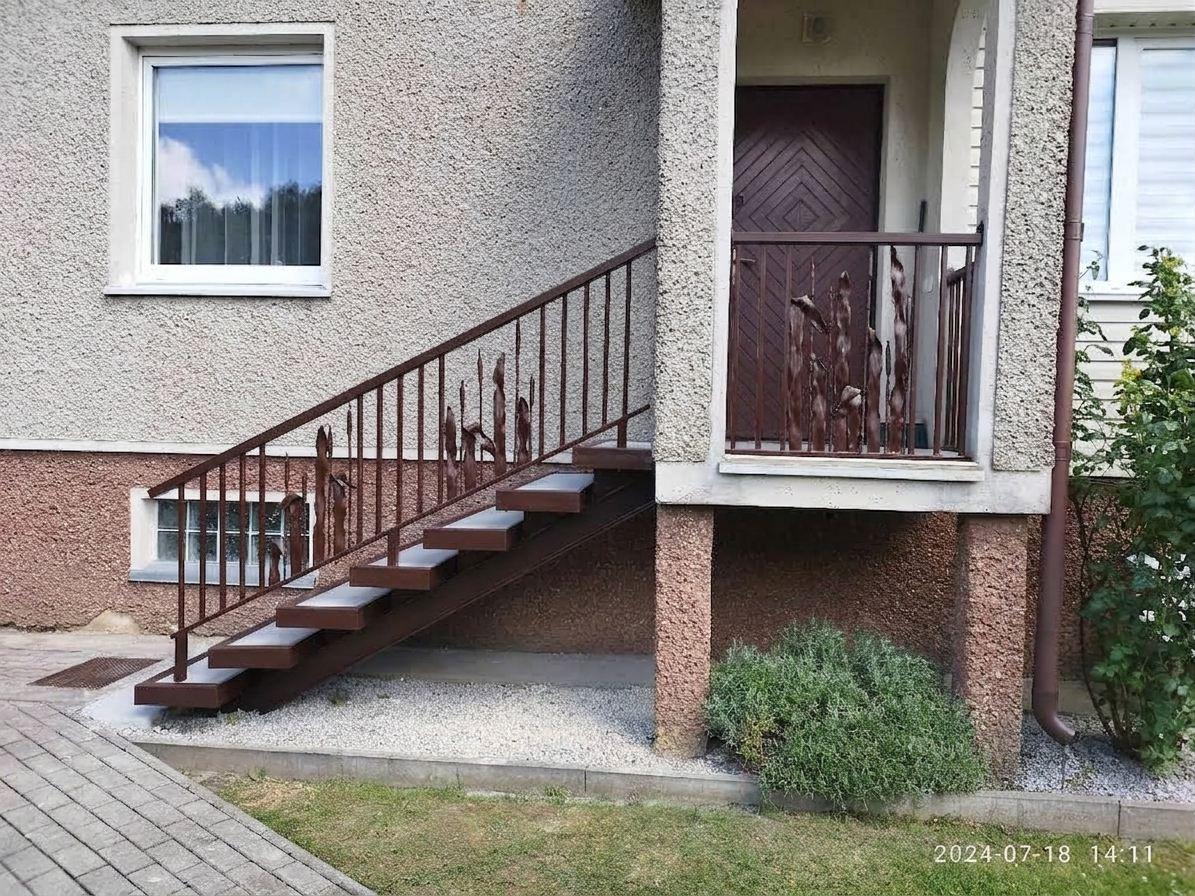 Stair railing with forged reed motifs