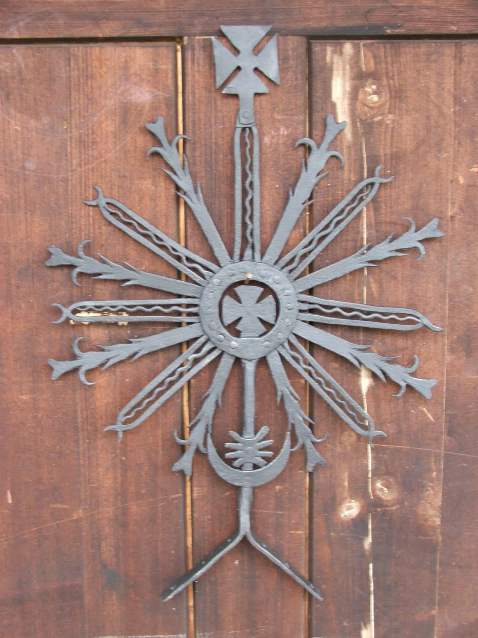 Kalviški kryžiai ir saulutės