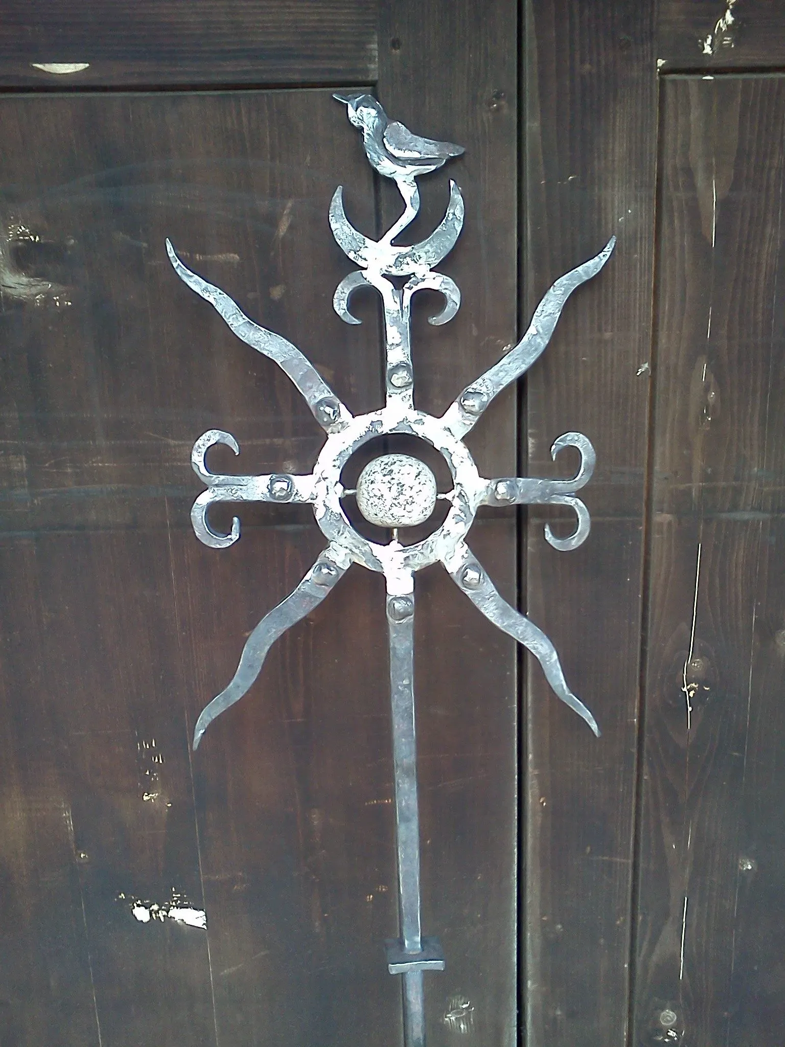 Kalviški kryžiai ir saulutės