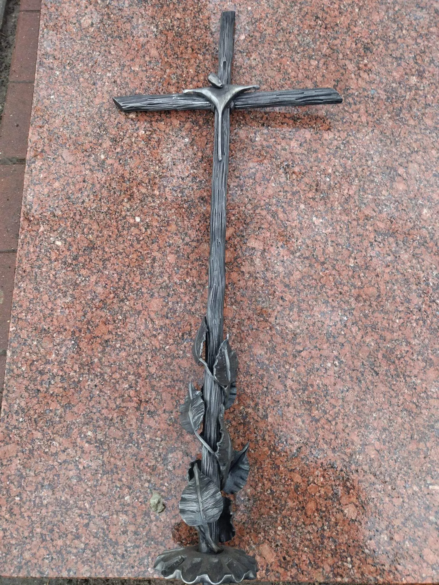 Kalviški kryžiai ir saulutės