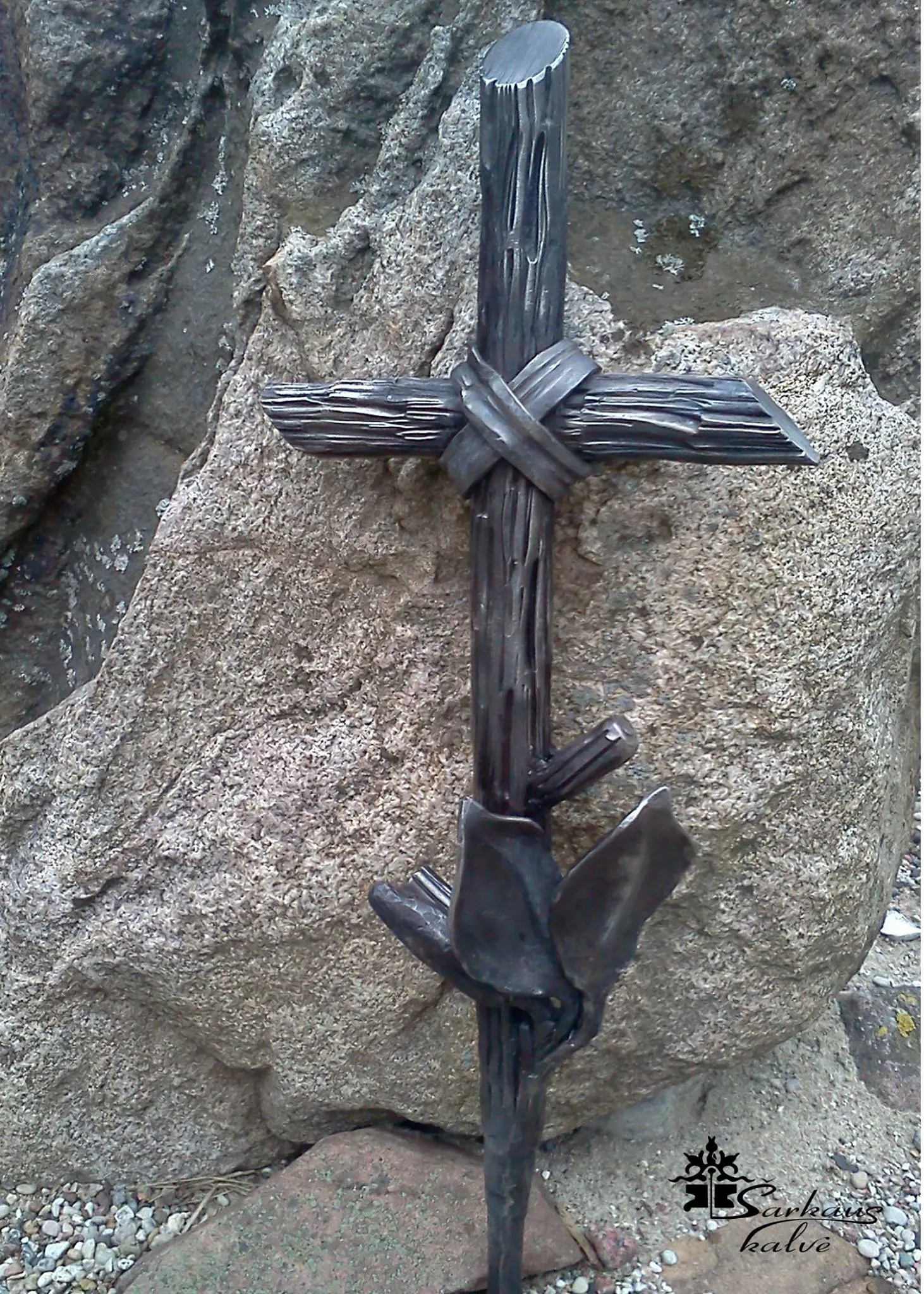 Kalviški kryžiai ir saulutės