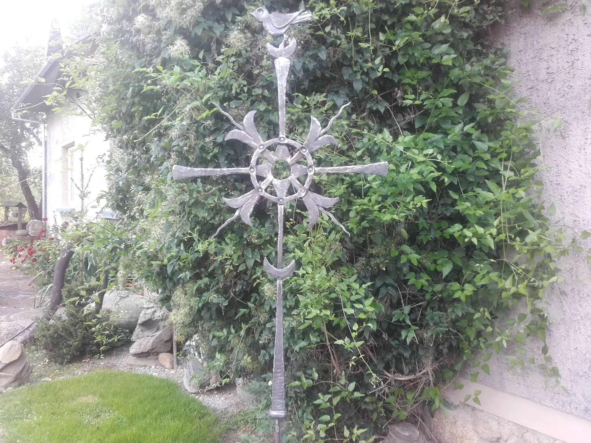 Kalviški kryžiai ir saulutės