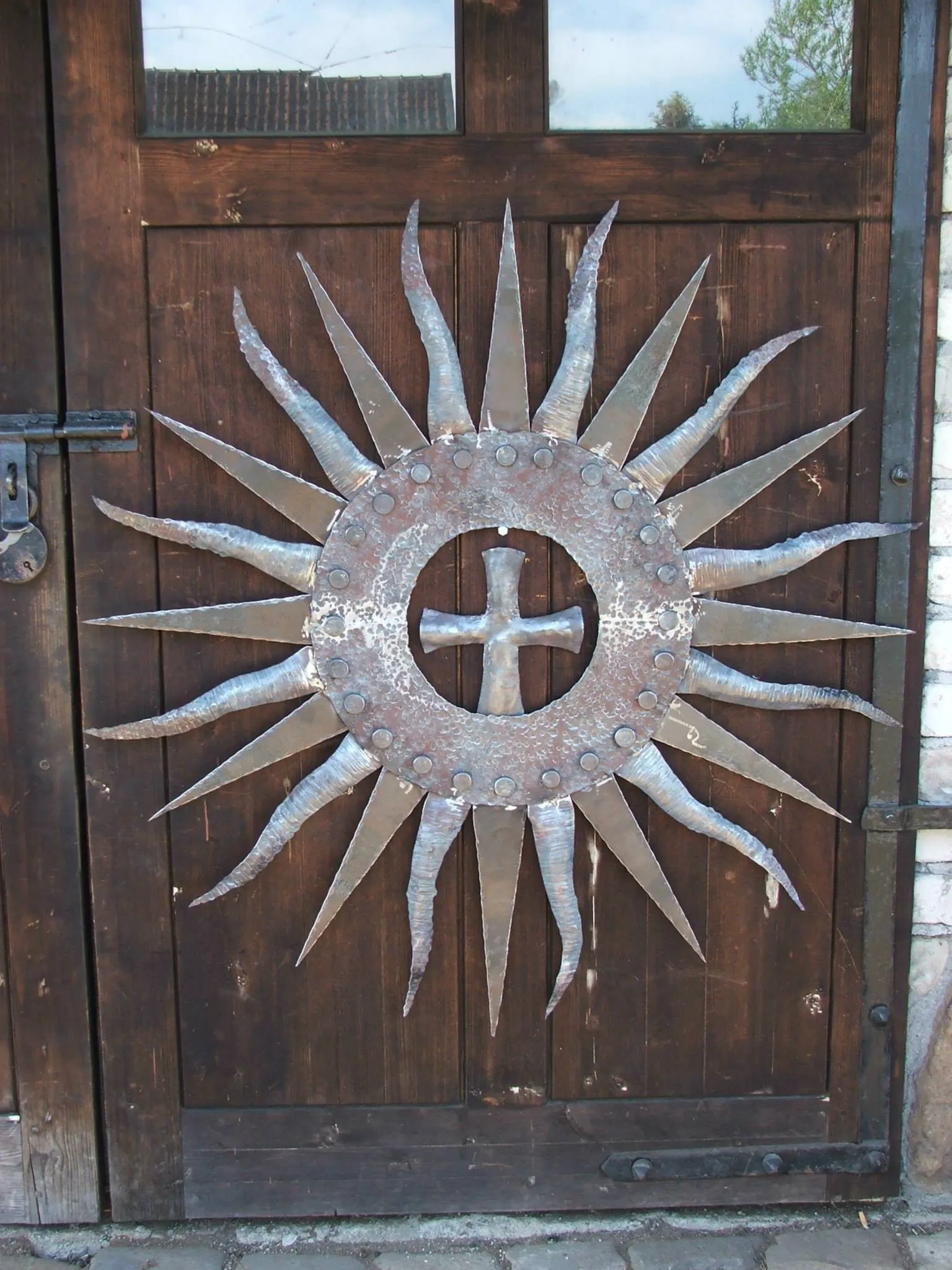 Kalviški kryžiai ir saulutės