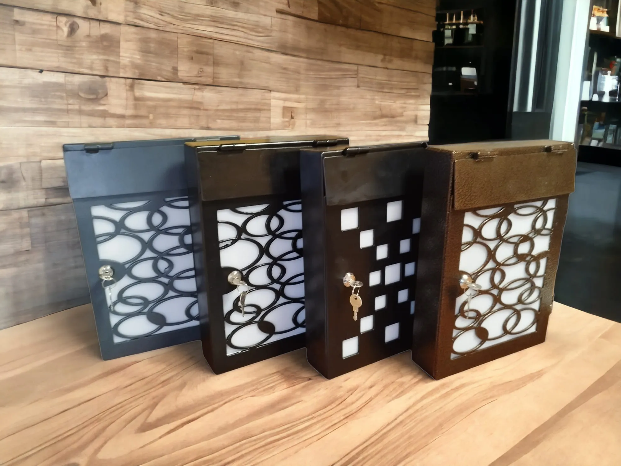 Lauko baldai, pašto dėžutės