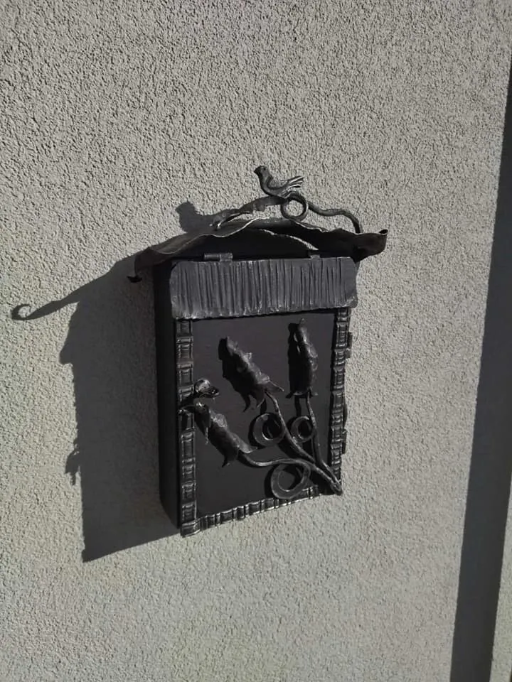 Lauko baldai, pašto dėžutės