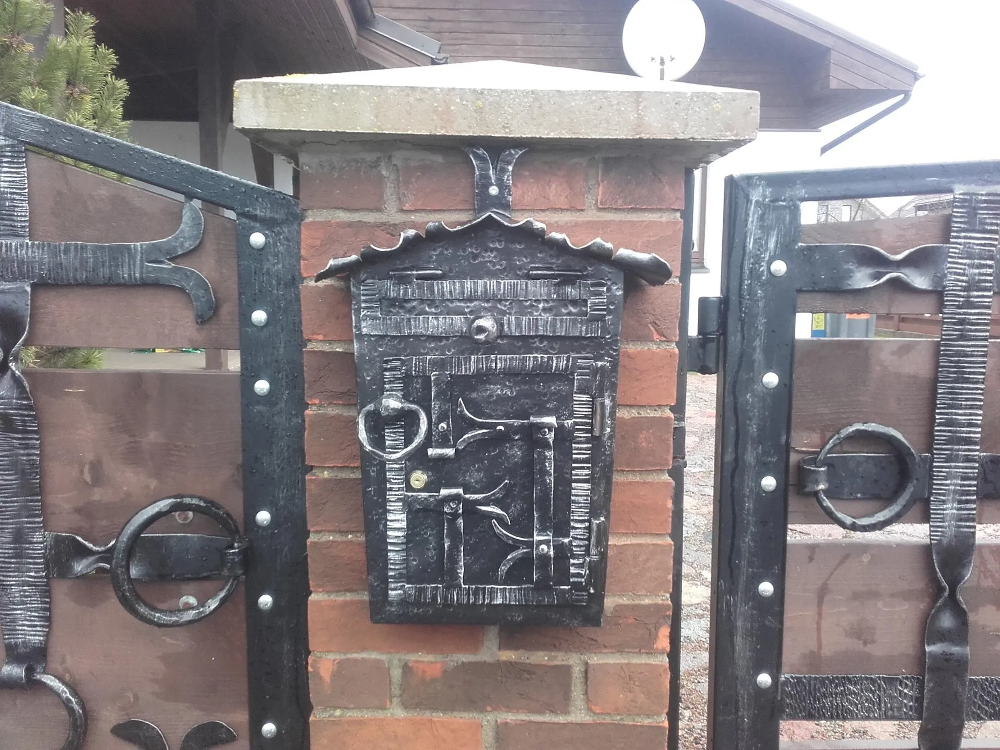 Lauko baldai, pašto dėžutės