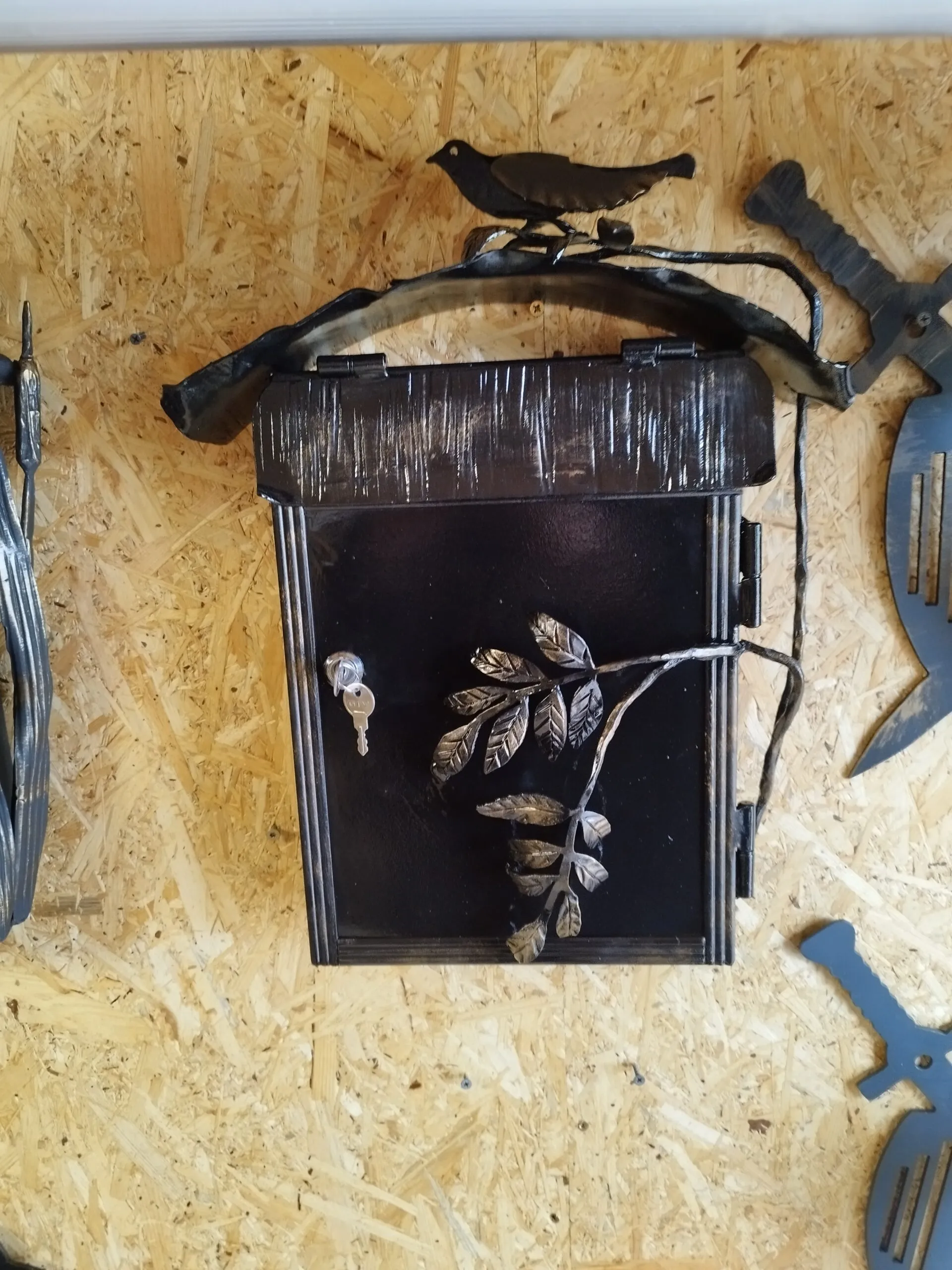 Lauko baldai, pašto dėžutės